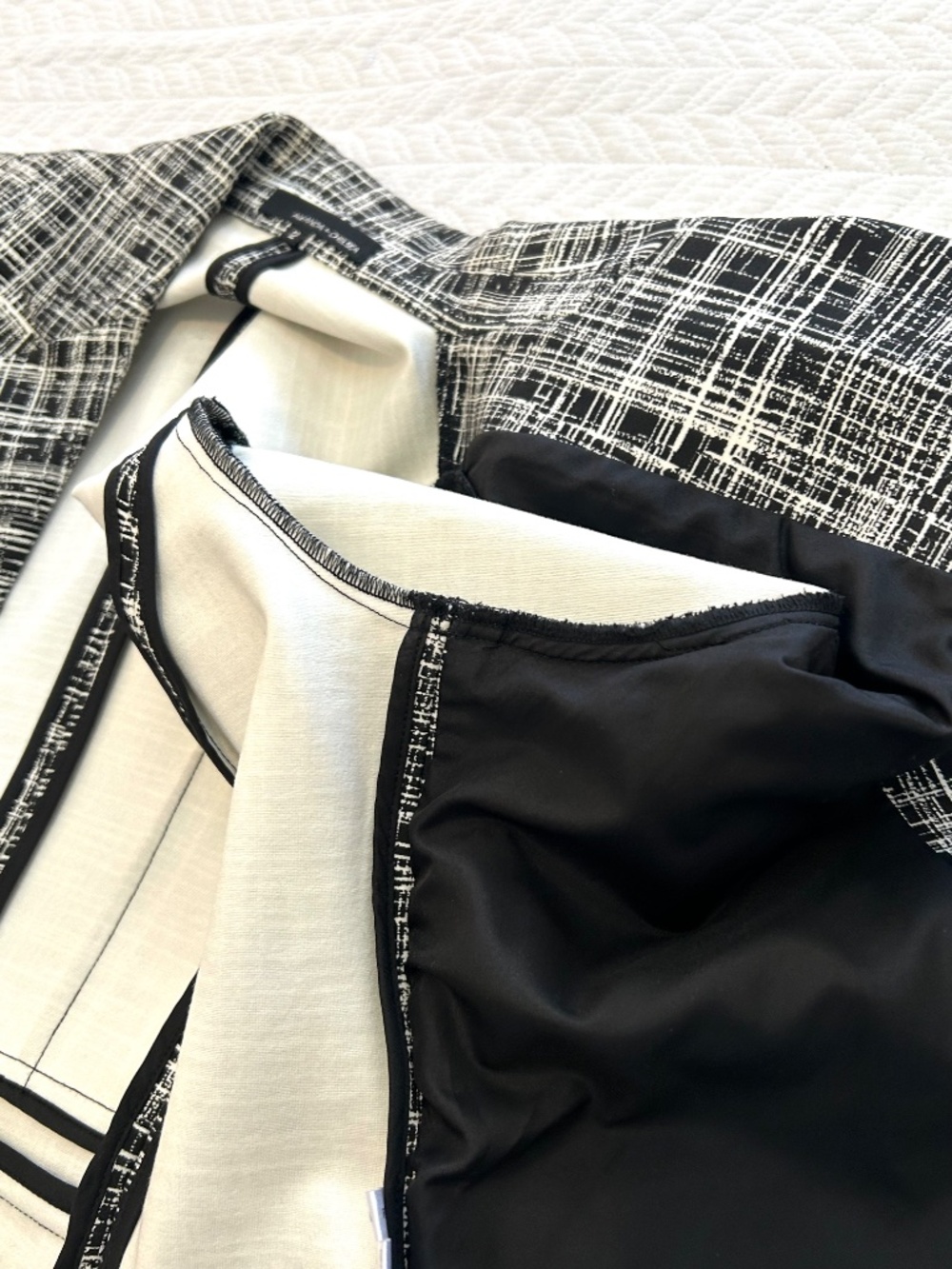 Like New Amanda+Chelsea Black and Off White Ponte Cropped Blazer Size 12 - Picture 9 of 15
